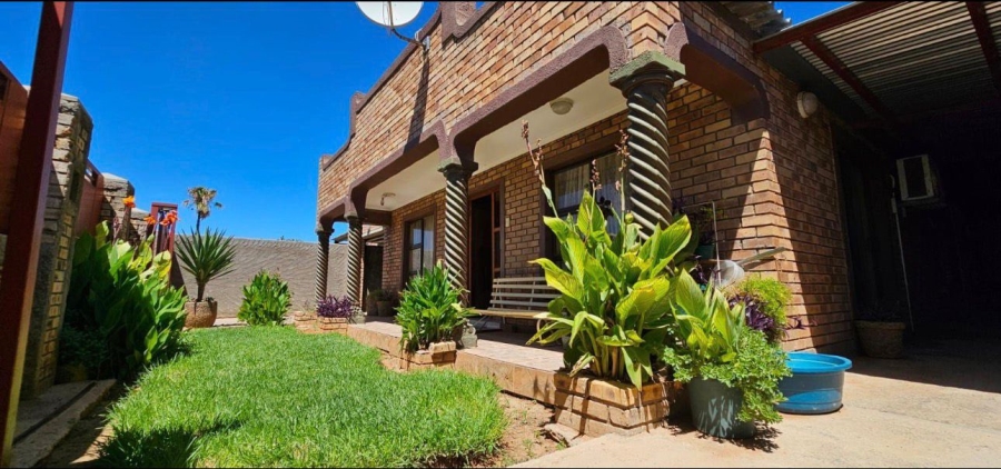 4 Bedroom Property for Sale in Roodepan Northern Cape
